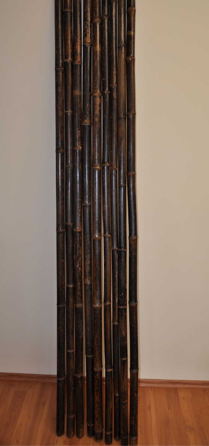 Bambusová tyč 3-4 cm, délka 4 metry, bambus black - podélně prasklá