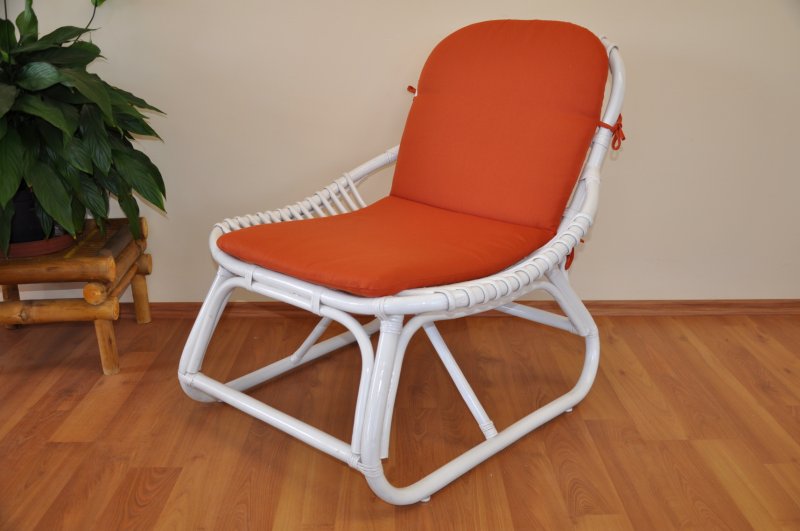 Křeslo Denpasar bílé polstr pískový